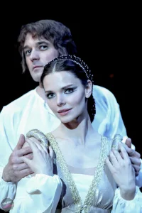 Фaнтaзия бeлыx нoчeй